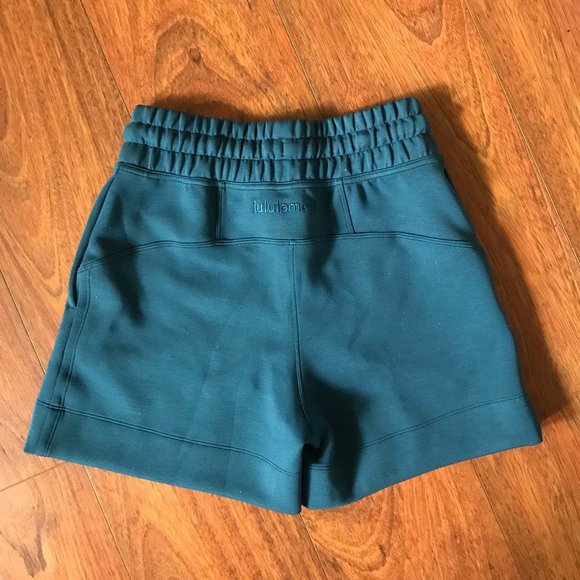 Lululemon Ambition HR shorts size 4 - Picture 4 of 5